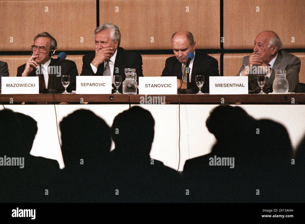 During the on 14. 6.1993 opened UNO-human rights conference in the Vienna Austria Center on 18.6.1993 a panel disussion on 'Human rights situation in Bosnia-Herzegowina' took place. In the picture: (f.l.t.r.) Tadeus Mazowiecki - former president of Poland, Zvonmir Separovic - former foreign minister of Croatia, Vojislav Stanovicic from Arts and Science Academy in Belgrade, Simon Wiesenthal from the Documentation Center of Jewish Victims of the Nazi Regime in Vienna. - 19930618 PD0004 - Rechteinfo: Rights Managed (RM) Stock Photo
