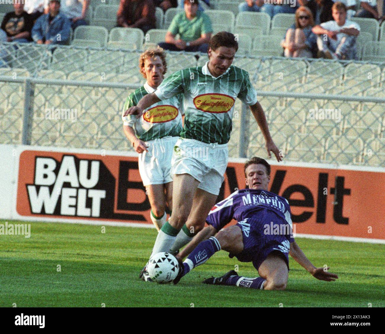 Soccer League in Hanappi-stadium in Vienna Asutria versus Rapid on 11 August 1993. Photo: Christian Prosenik (r.; Austria) and Andrzej Kubica (c.; Rapid). - 19930811 PD0002 - Rechteinfo: Rights Managed (RM) Stock Photo