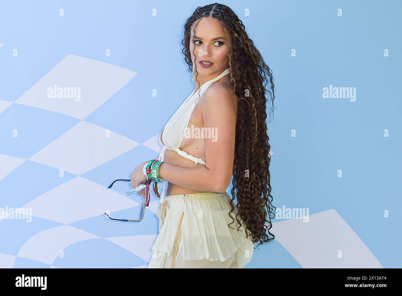 Madison pettis at revolve hi-res stock photography and images - Page 2 -  Alamy, image size:1300x956