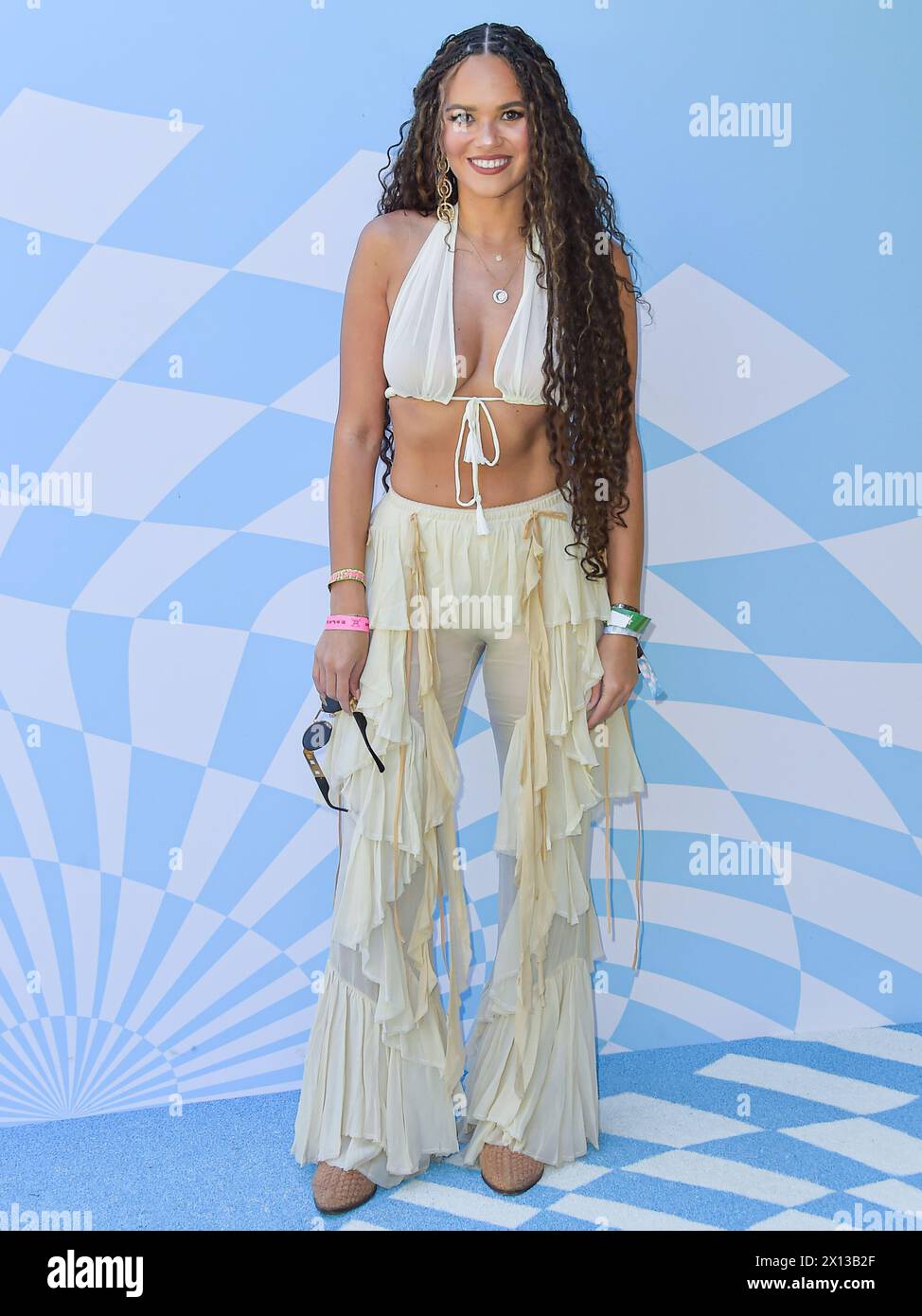 Madison pettis at revolve hi-res stock photography and images - Page 2 -  Alamy, image size:974x1390