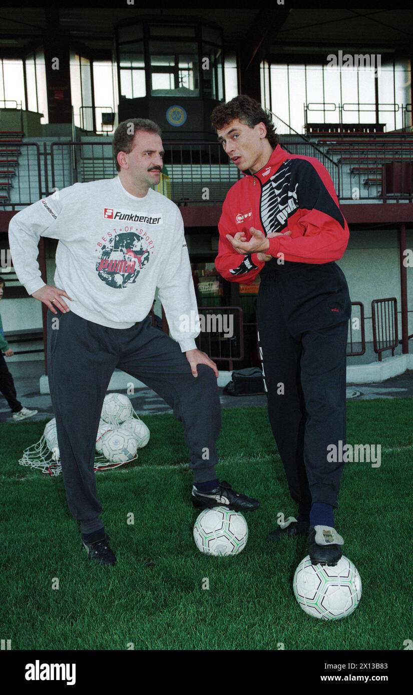 (f.l.t.r.): Trainer Herbert Prohaska and football player Toni Polster during a training session of Austria's national team in Wiener Neudorf on 24 October 1993. - 19931024 PD0016 - Rechteinfo: Rights Managed (RM) Stock Photo