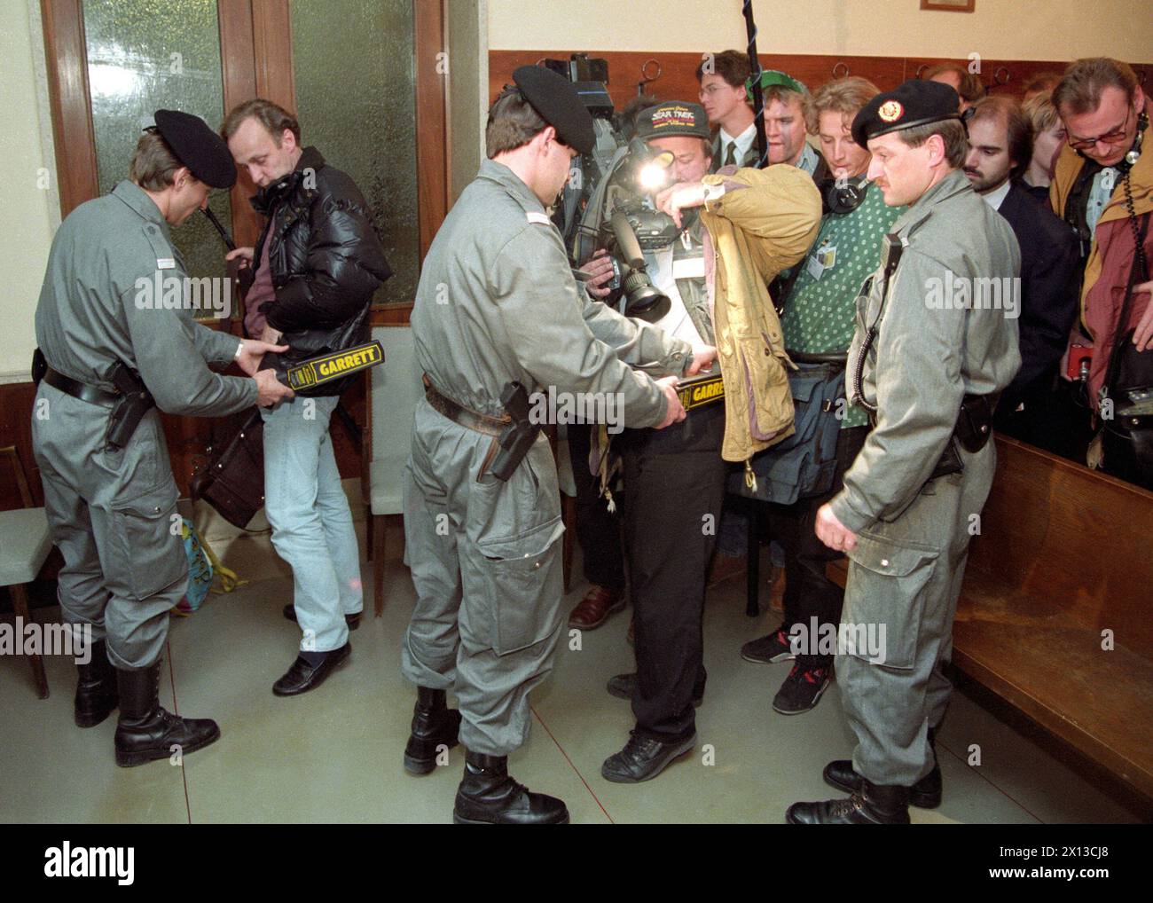 Graz on April 20th 1994: Media hype and enormous security checks on the first day of trial against Jack Unterweger, who's accused of elevenfold murder. - 19940420 PD0005 - Rechteinfo: Rights Managed (RM) Stock Photo