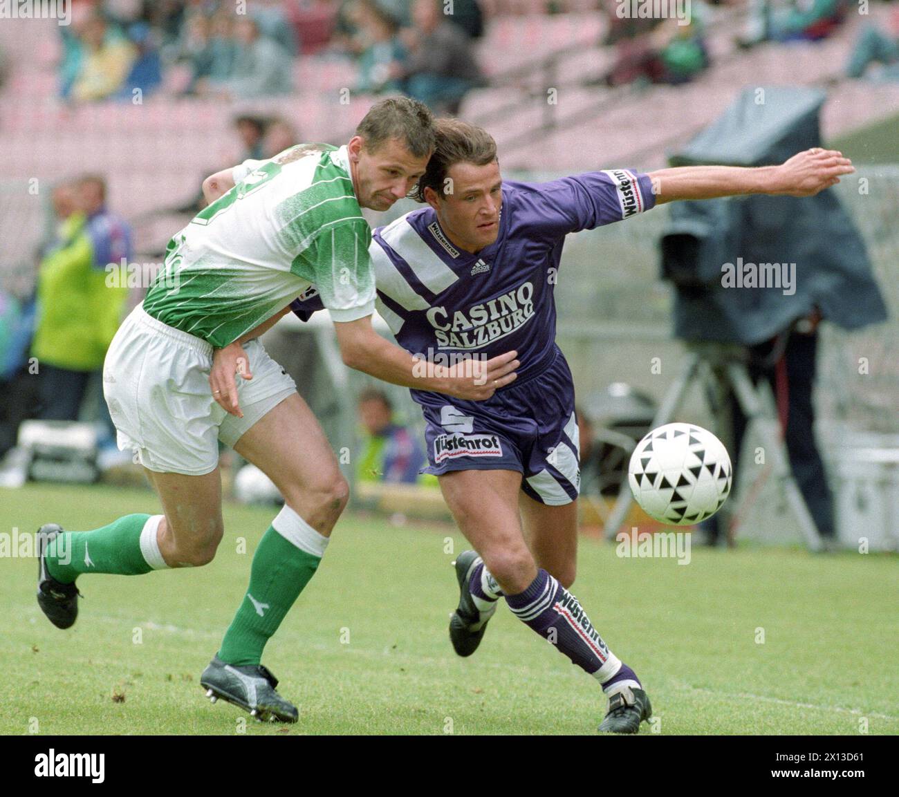 Austrian National Soccer League: Rapid vs Salzburg in Vienna's Hanappi stadion on June 5th 1994. Picture: Heimo Pfeifenberger (r.) vs Michael Zisser. - 19940605 PD0006 - Rechteinfo: Rights Managed (RM) Stock Photo