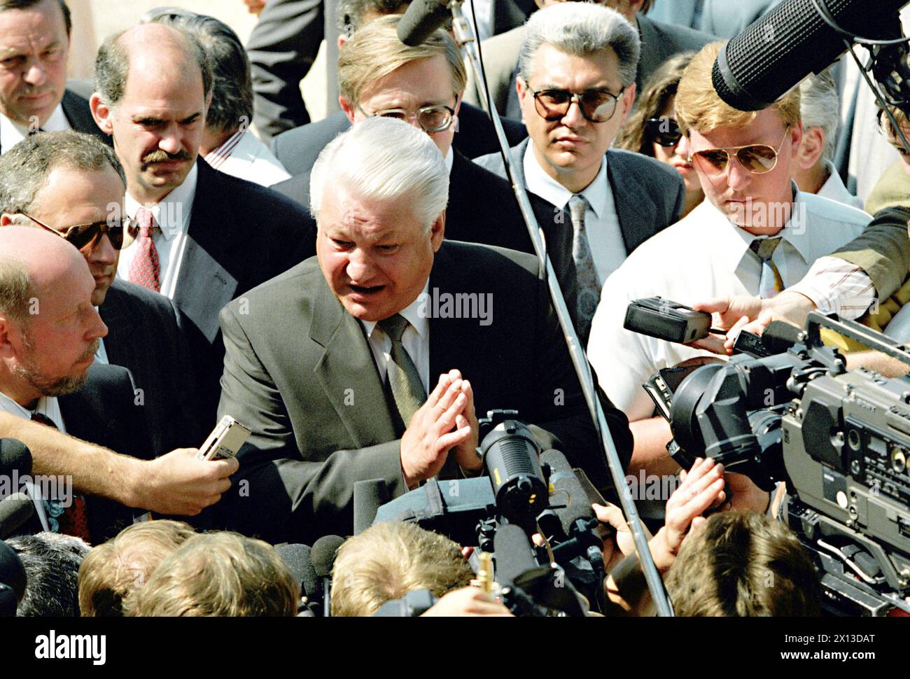 Korfu on June 24th 1994: Russia and the European Union signed a co-operation treaty in the context of the EU Summit. In the picture: Russian president Boris Jelzin gives an interview. - 19940624 PD0029 - Rechteinfo: Rights Managed (RM) Stock Photo