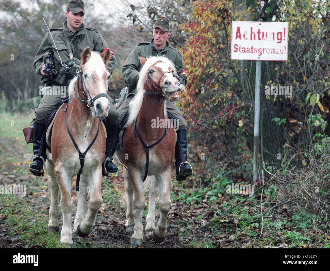Rechnitz, Austria, on November 8th 1994: Soldiers with horses at the border between Austria and Hungary. - 19941108 PD0007 - Rechteinfo: Rights Managed (RM) Stock Photo