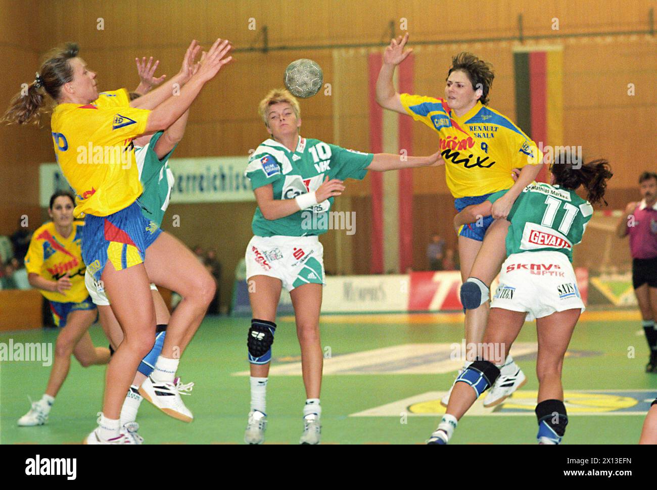 Heidi r hi-res stock photography and images - Page 3 - Alamy, image size:1300x970