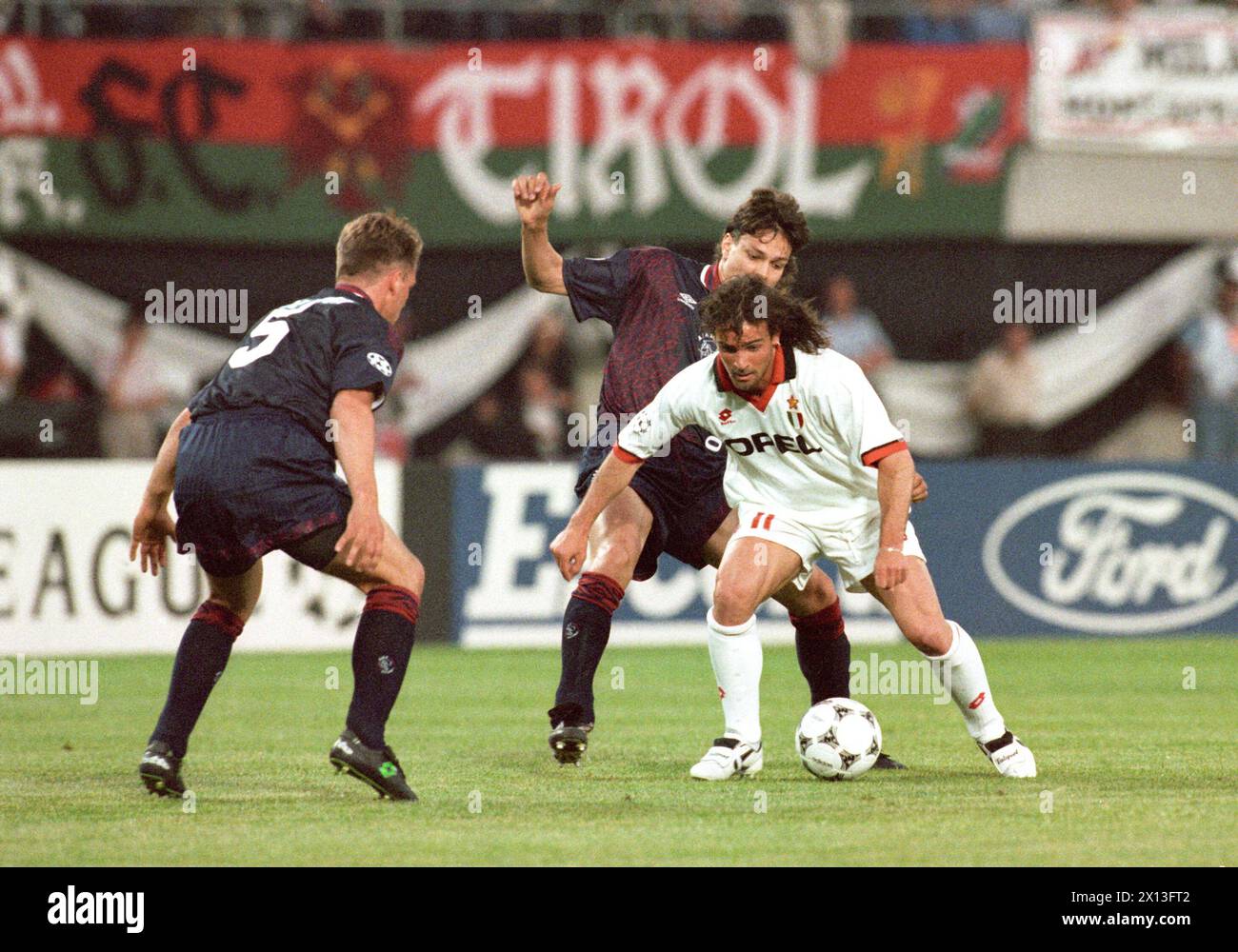 Vienna on May 25th 1995: Match between AC Milan and Ajax Amsterdam in the context of the Football Champions League. In the picture: Marco Simon (Milan, r.) and Frank de Boer (Ajax, l.) - 19950525 PD0005 - Rechteinfo: Rights Managed (RM) Stock Photo