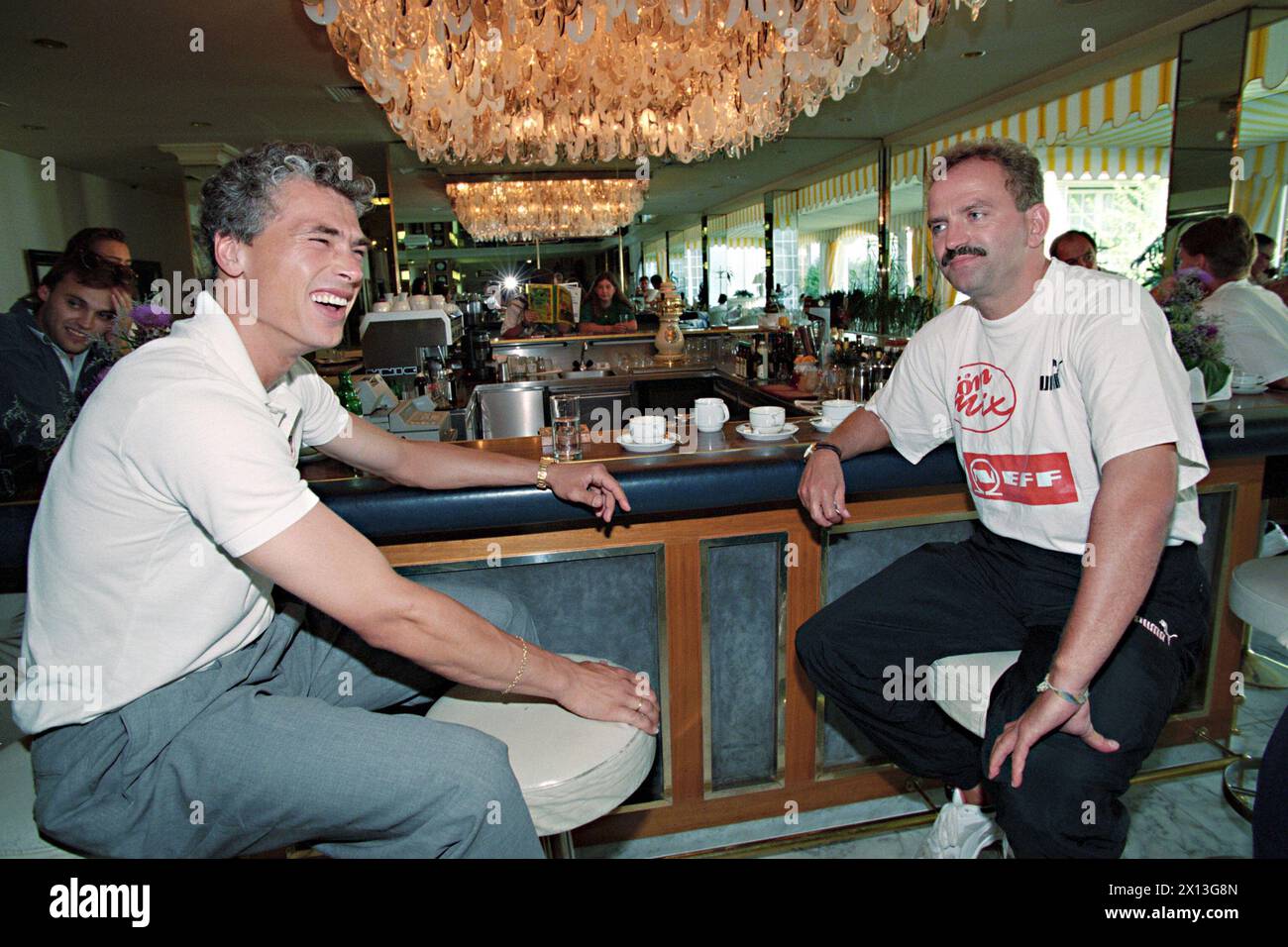 On 13 August 1995 the members of the Austrian national football team met with team coach Herbert Prohaska (R.) in the city club Voesendorf. In the picture: Toni Polster (l.) in a discussion with Herbert Prohaska. - 19950813 PD0003 - Rechteinfo: Rights Managed (RM) Stock Photo