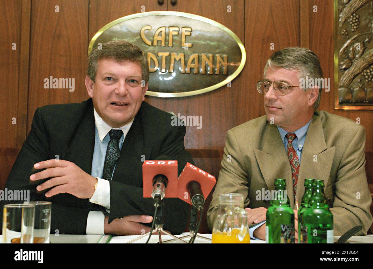 Vienna on September 12th 1995: Press conference in Cafe Landtmann with Hans Joerg Tengg (l., Director General of Konsum) and Ferdinand Hacker (r., Director General of Meinl). The Julius Meinl AG will buy a first packet of Konsum stores. - 19950912 PD0007 - Rechteinfo: Rights Managed (RM) Stock Photo