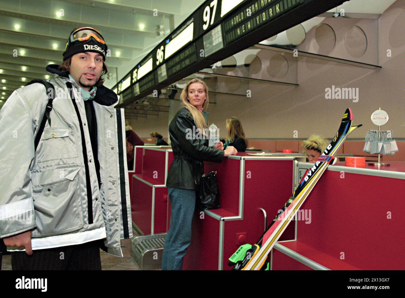 Vienna on November 15th 1995: Hubertus von Hohenlohe (l.) and Miss World Ulla Weigerstorfer (r.) at Vienna airport when they left to visit the 'World Team Masters of ski jumping' in New York. - 19951115 PD0007 - Rechteinfo: Rights Managed (RM) Stock Photo