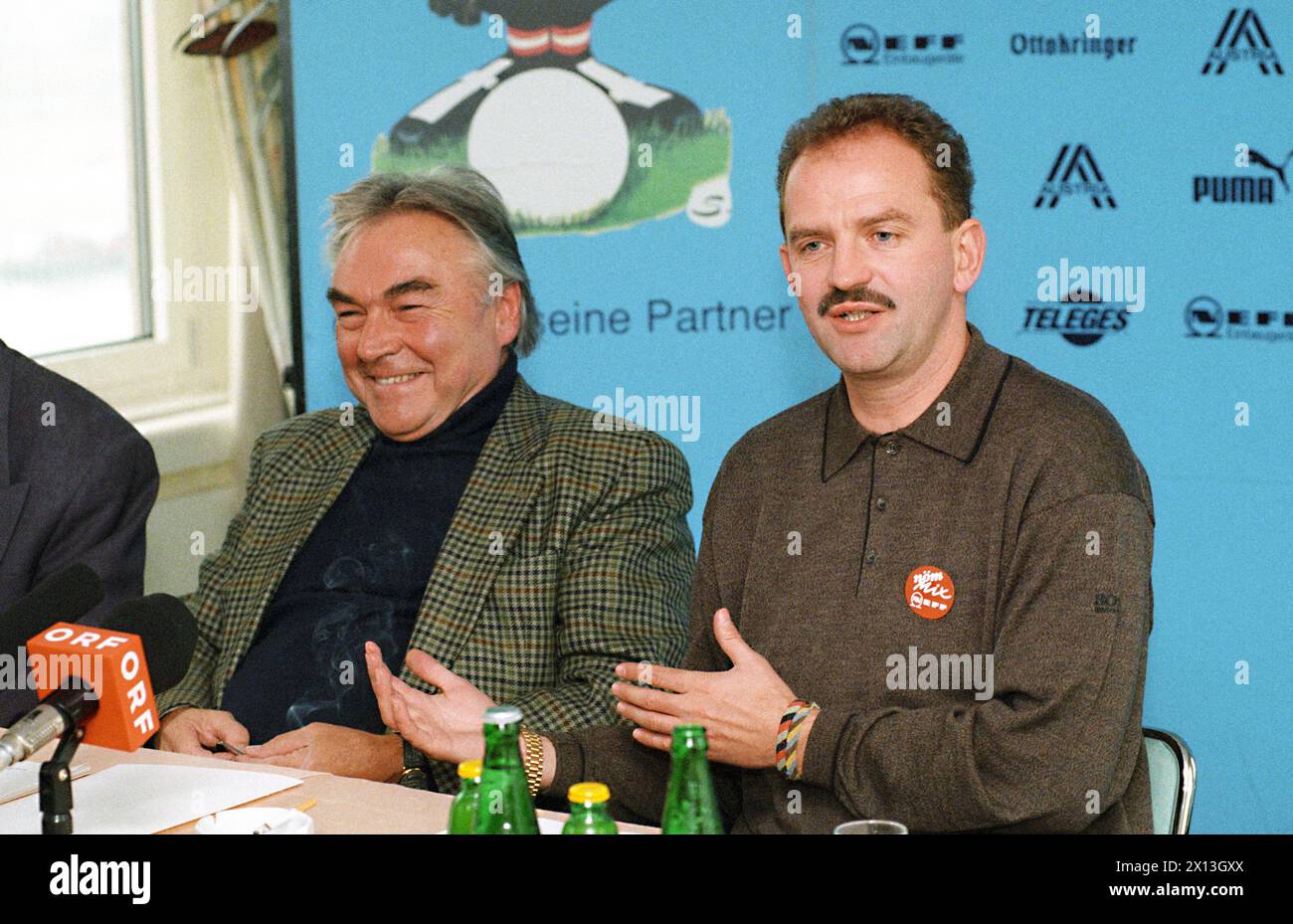 On 16 November 1995 Austrian football team coach Herbert Prohaska comments on the failure of the Austrian national team in the EC-qualification during a press conference. In the picture: Herbert Prohaska (R.) and OEFB (Austrian football association) president Beppo Mauhart (l.). - 19951116 PD0019 - Rechteinfo: Rights Managed (RM) Stock Photo