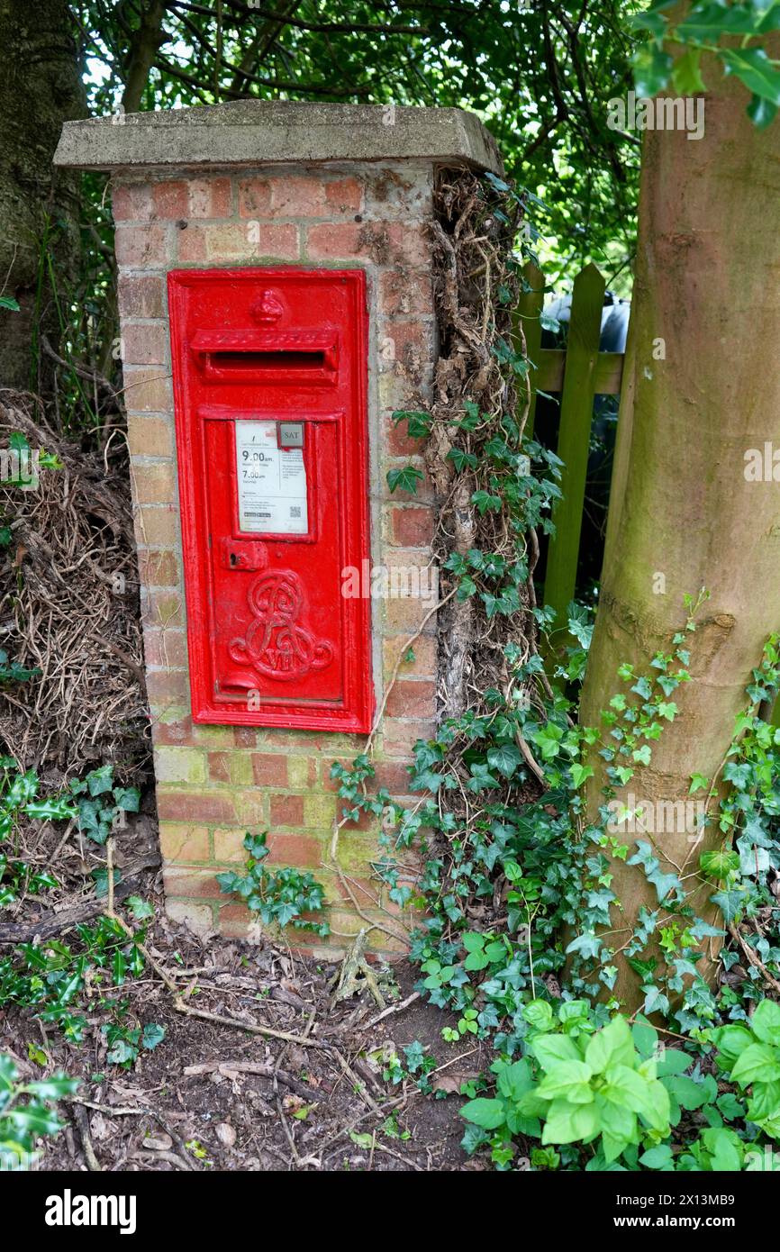 Vintage British red post box from the reign of King Edward VII (1901-1910) Stock Photo