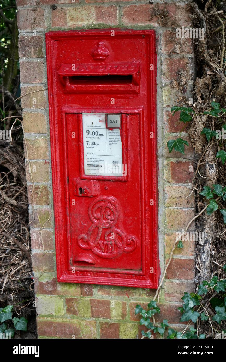 Vintage British red post box from the reign of King Edward VII (1901-1910) Stock Photo
