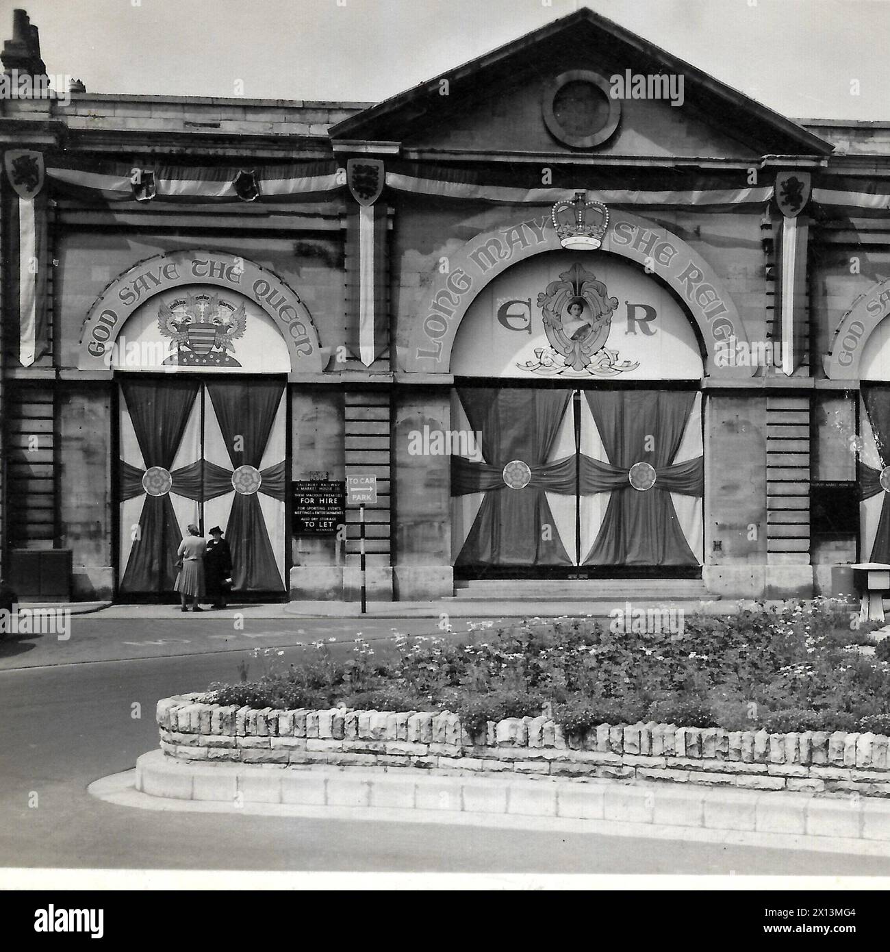 Long live the queen salisbury 1953 hi-res stock photography and images ...