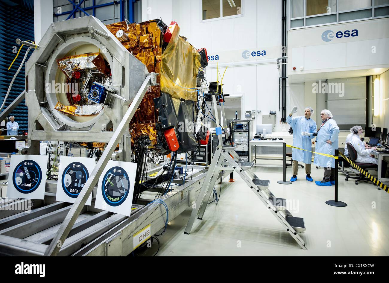 NOORDWIJK - The Hera spacecraft in a cleanroom of the European Space Research and Technology Center (ESTEC). ESA's spacecraft will investigate the deflection of asteroids as part of a planetary defense mission called Hera. ANP KOEN VAN WEEL netherlands out - belgium out Stock Photo