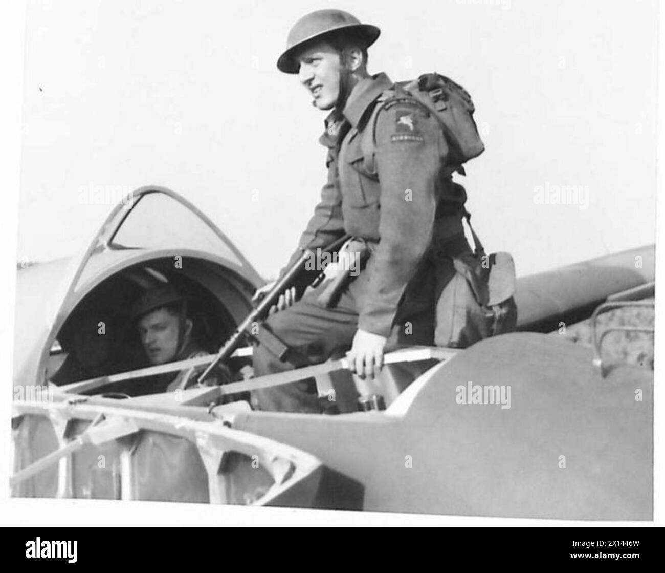 GLIDER AND PARATROOP DEMONSTRATION - First man out of a glider is a subaltern who is wearing the new Airborne badge British Army Stock Photo