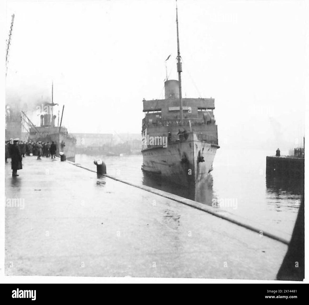 A troopship carrying United States troops arrives in Ulster under ...
