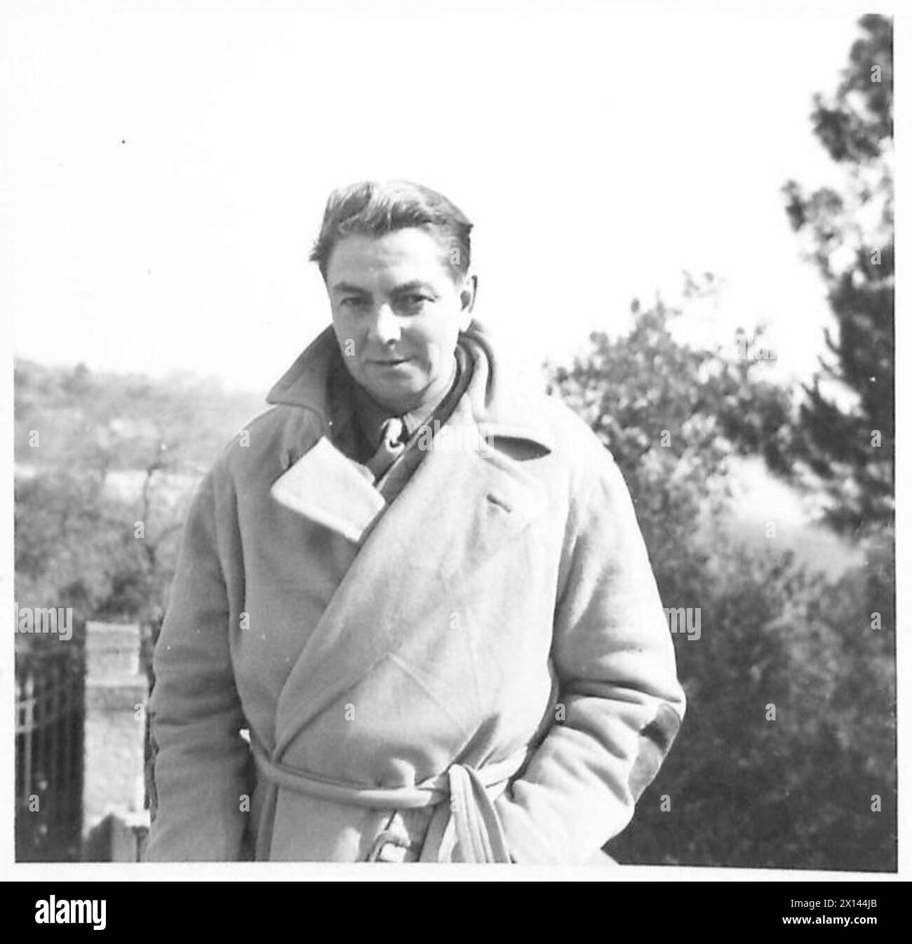 THE BRITISH ARMY IN NORTH AFRICA, SICILY, ITALY, THE BALKANS AND AUSTRIA 1942-1946 - Richard Busvine, 38 years of age, correspondent for 'Times of India' has been in Finland, Holland, 'Blitz' Dunkirk, the Desert, Greece, Baghdad, India, Burma, Sicily and Italy. Considers that if wars must be fought, they should all be fought in the desert, thus interfering with nobody British Army Stock Photo