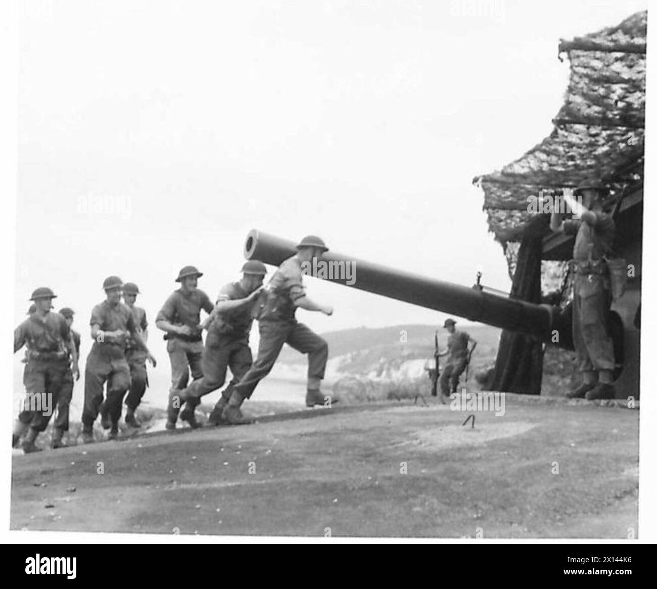 LIFE AT COASTAL DEFENCE BATTERIES Action Stations! A gun crew run to