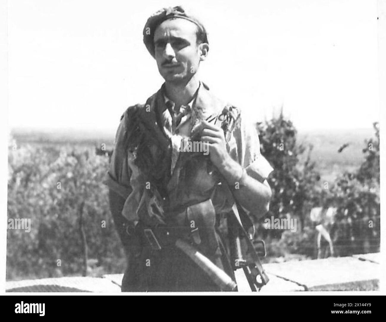 THE BRITISH ARMY IN NORTH AFRICA, SICILY, ITALY, THE BALKANS AND AUSTRIA 1942-1946 - The leader of the Partisans of Ciggiano a 25 year old man British Army Stock Photo