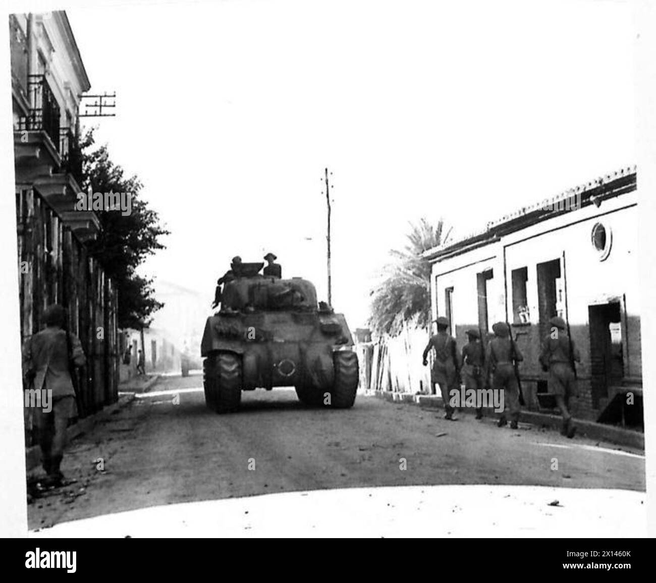 INVASION OF ITALY - Sherman tanks moving through Reggio , British Army Stock Photo