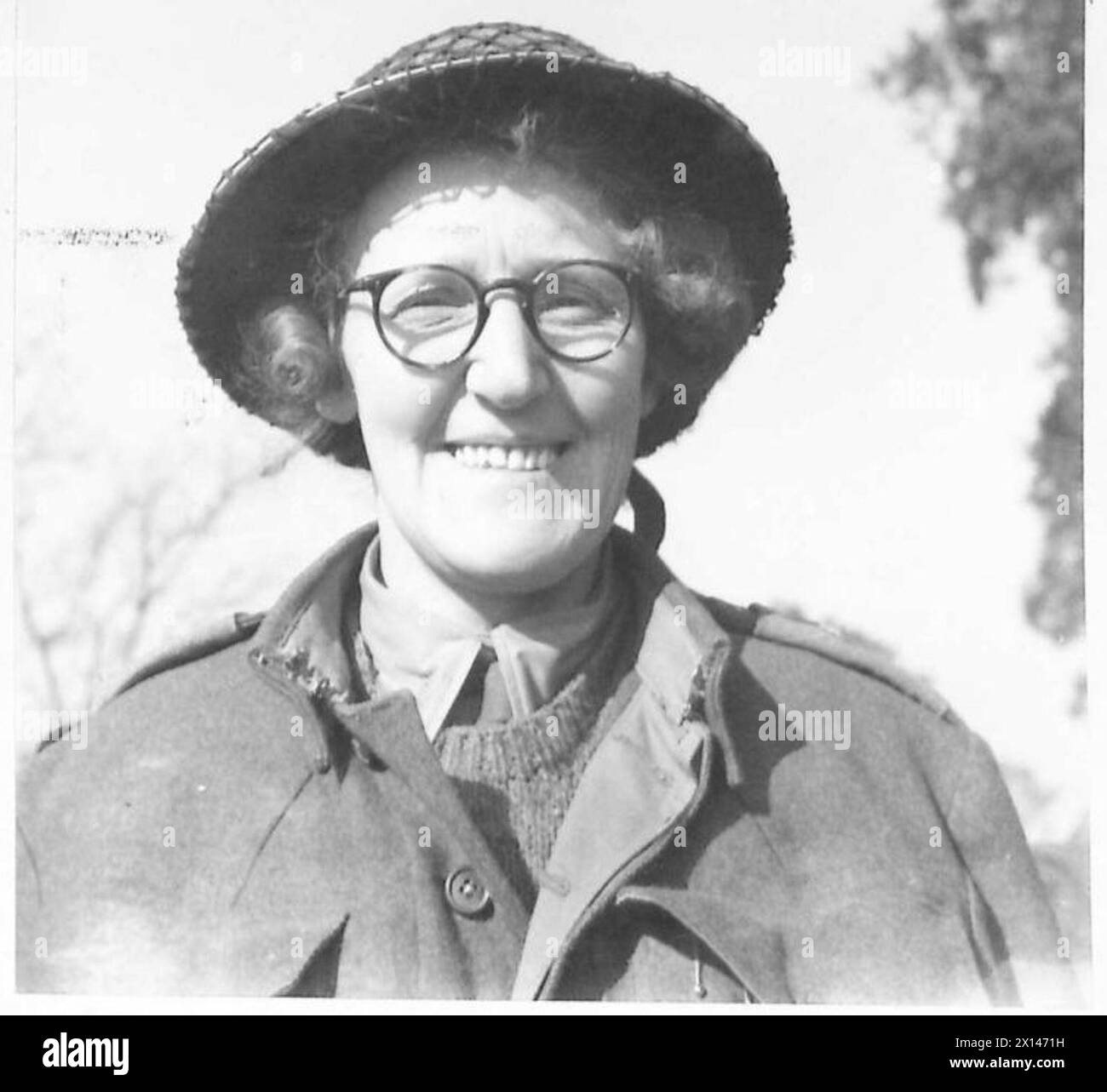 ITALY : FIFTH ARMYMODERN FLORENCE NIGHTINGALE ON THE ANZIO FRONT