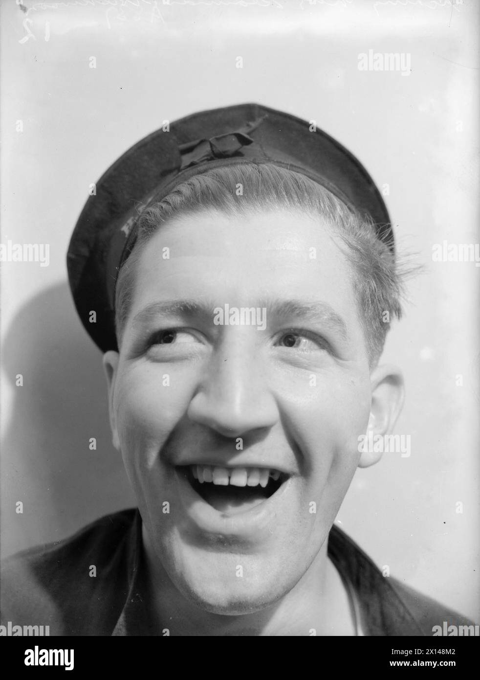 ON BOARD THE BATTLESHIP HMS RODNEY. SEPTEMBER 1940, OFFICERS AND MEN ON