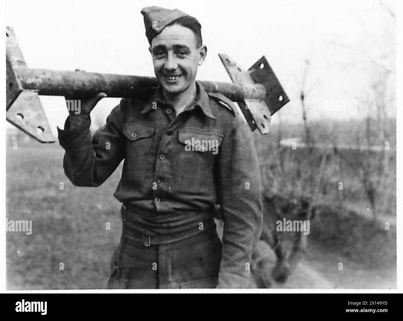 ITALY : OBSERVER STORY - Spr. H. Goddard of 50 Oliver Street, Mexborough, South Yorks British Army Stock Photo