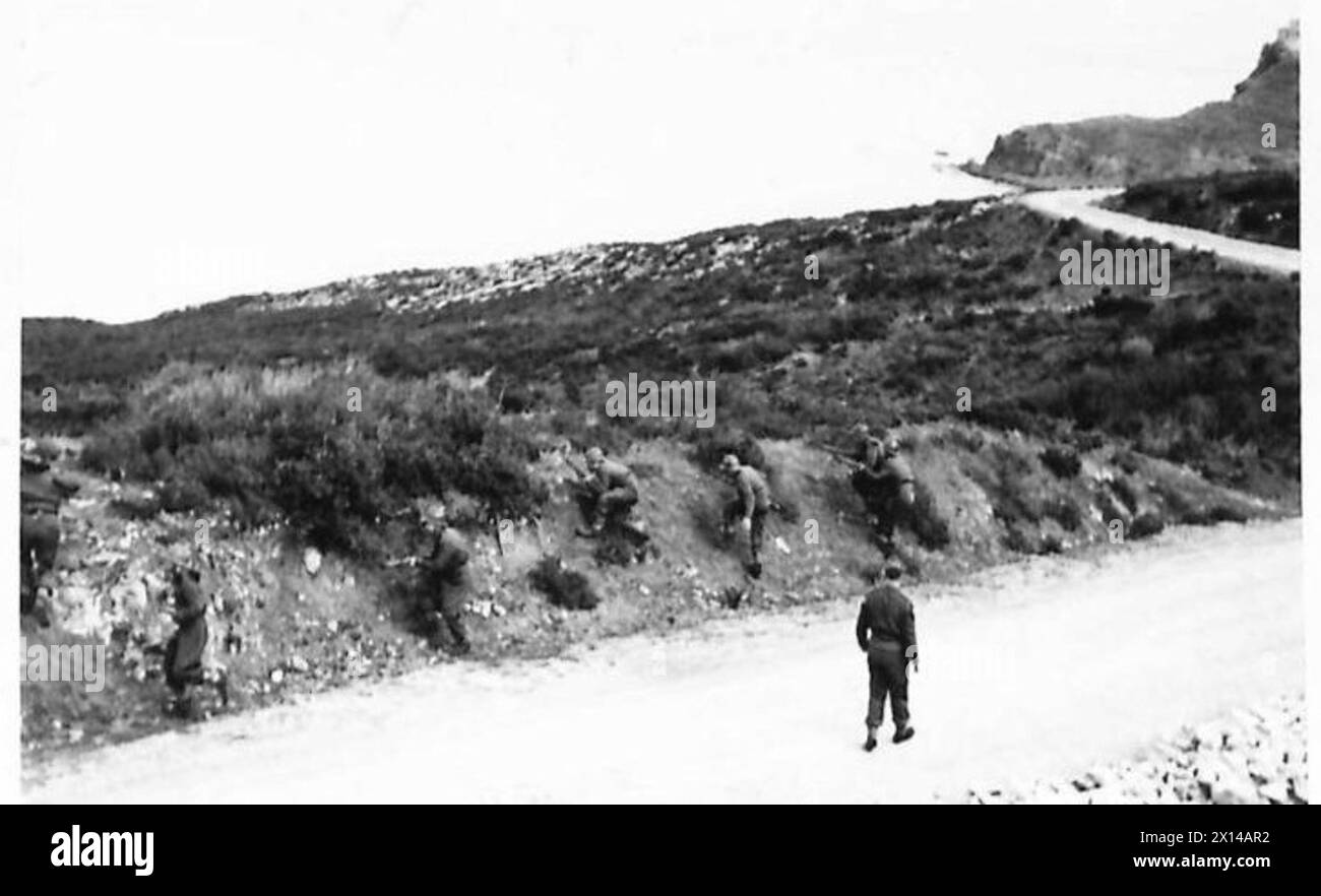 THE ALLIED ARMIES IN THE TUNISIA CAMPAIGN, NOVEMBER 1942-MAY 1943 - French recruits receiving instructions from a British NCO for taking cover. In North Africa vast number of Frenchmen flocked to the Colours and volunteered for military service. Many of them fought in France, some have even been prisoners of war, but all have as their objective the total defeat of Germany. These recruits are clothed in British uniforms, retaining as their distinctive mark the French casque and forage cap. On the cap they wear a red, white and blue flash for Britain and on their tunic sleeves the reverse, the c Stock Photo