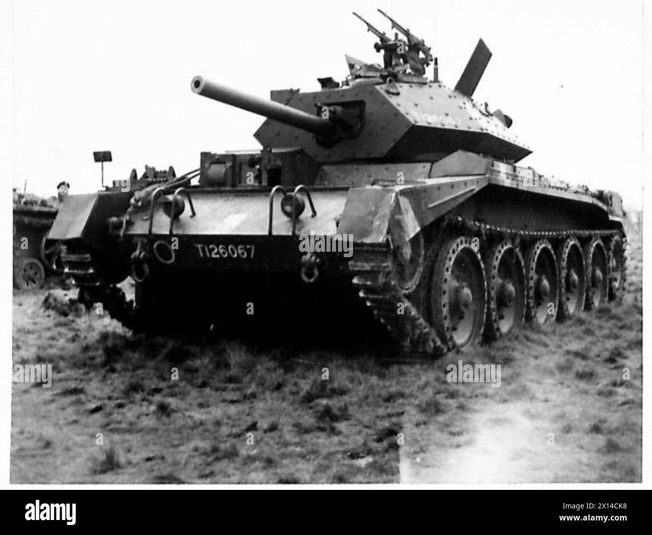 TANK DEMONSTRATION, LULWORTH - Crusader, mounted with 6-pdr. and twin Vickers G.O. machine guns on the P.L.M British Army Stock Photo