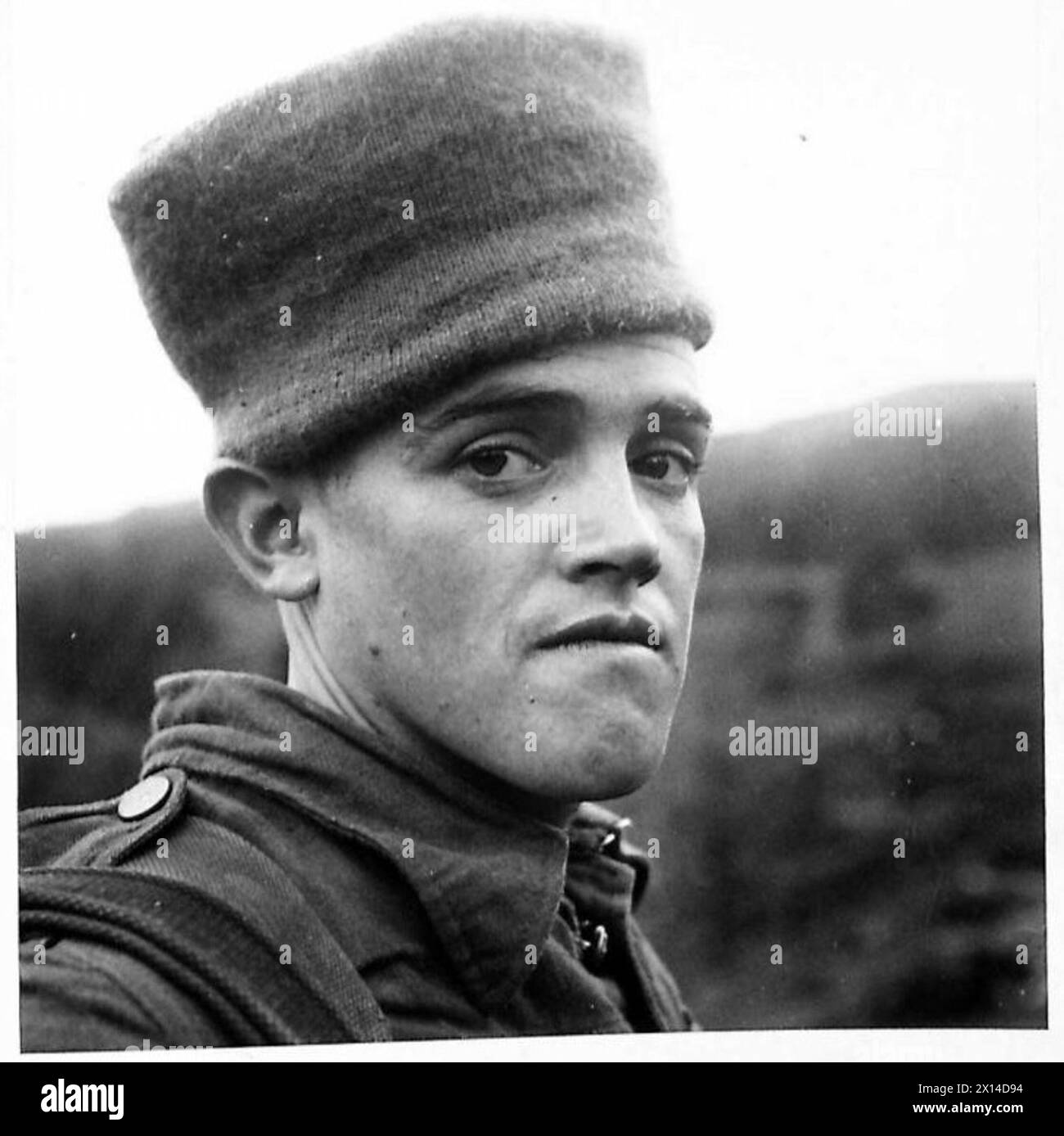 FRENCH COMMANDO SOLDIERS TRAIN AT A COMMANDO DEPOT - Close-up studies ...