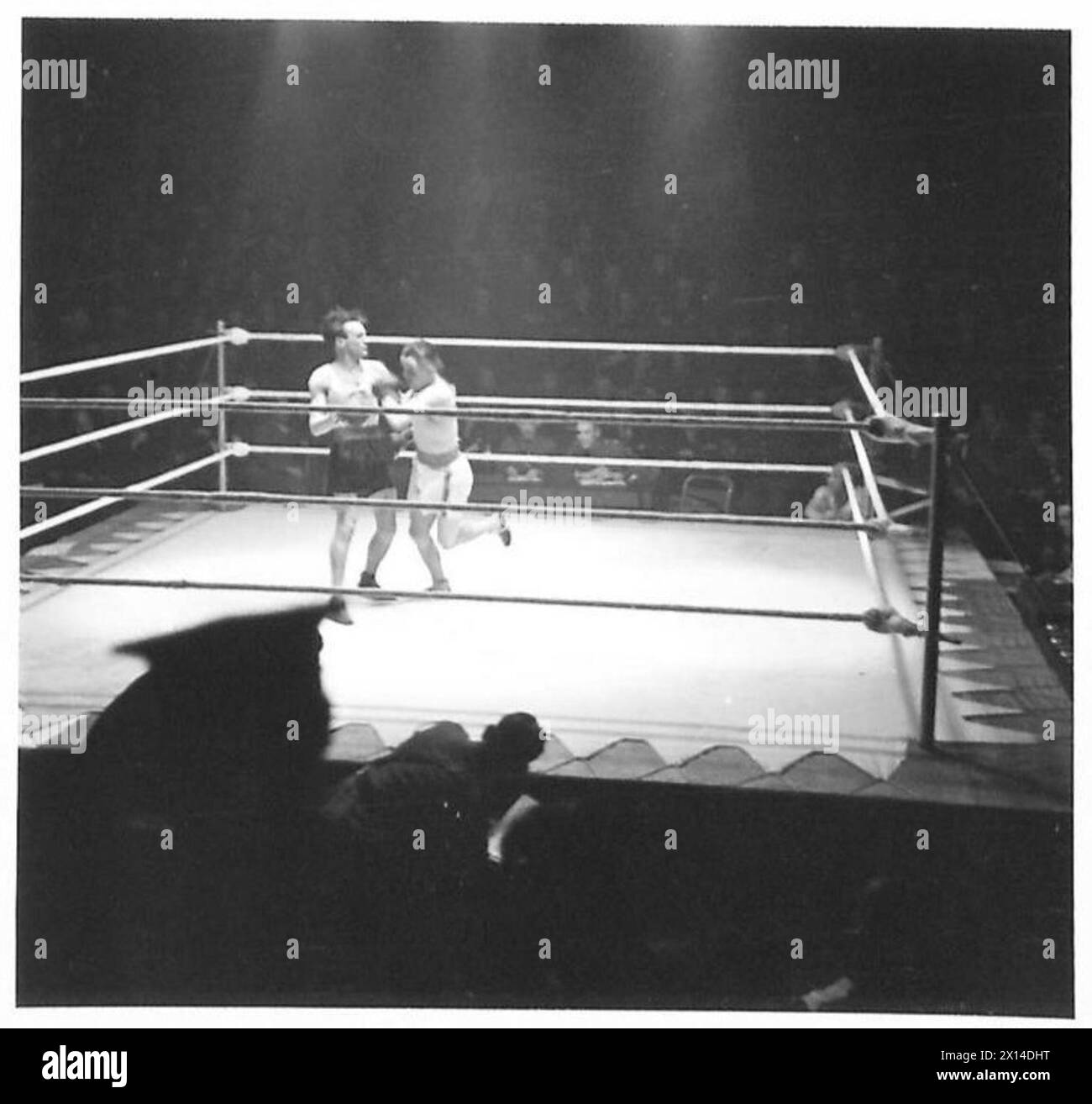 ARMY BOXING CHAMPIONSHIPS - Scenes during the bout between Private Bonser [R.A.] v. Rfn. G. Albrow [R.B.] Rfm. G. Albrow, wearing black shorts, won. [Professional Bantam weight final] British Army Stock Photo