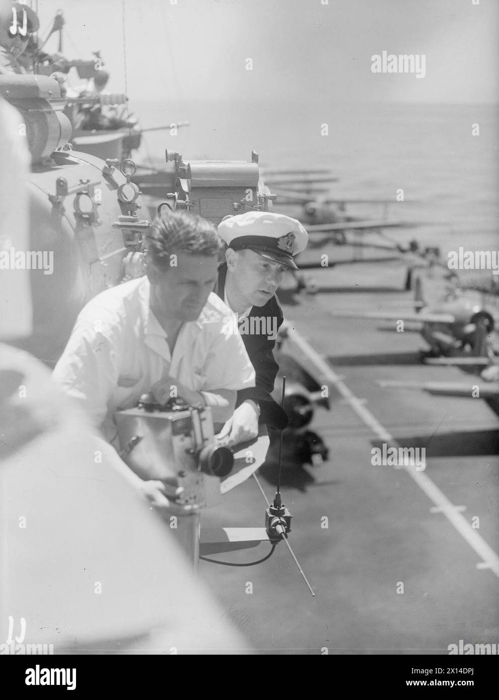 THE FLEET AIR ARM AT WORK. 20 TO 30 MAY 1943, GIBRALTAR, ON BOARD HMS FORMIDABLE. - Lieut Commander Ralph Richardson (the actor) (right) who is a Fleet Air Arm pilot, seen aboard HMS FORMIDABLE Stock Photo