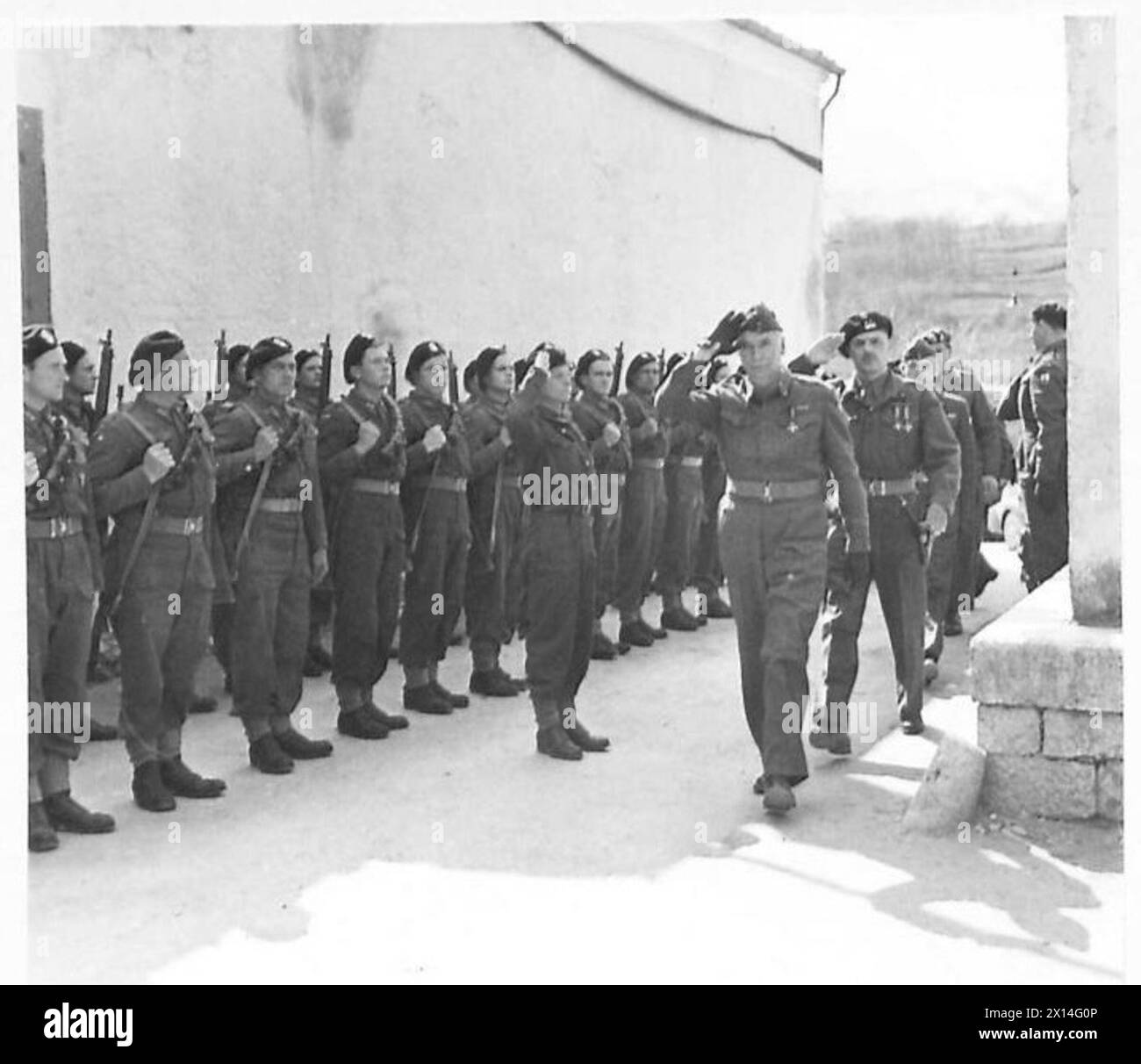 THE POLISH ARMY IN THE ITALIAN CAMPAIGN, 1943-1945 - General Kazimierz Sosnkowski, the C-in-C of the Polish Armed Forces, inspecting troops of one of the units of 2nd Polish Corps during his visit to the formation. Generals Władysław Anders, the Commander of the 2nd Corps, Stanisław Kopański, the Chief of the Polish General Staff, and Zygmunt Bohusz-Szyszko, the Deputy Commander of the Corps, are walking behind in a single line.Photograph taken at Carpinone, 2 April 1944 Polish Army, Polish Armed Forces in the West, Polish Corps, II, 8th Army, Sosnkowski, Kazimierz, Anders, Władysław, Kopański Stock Photo