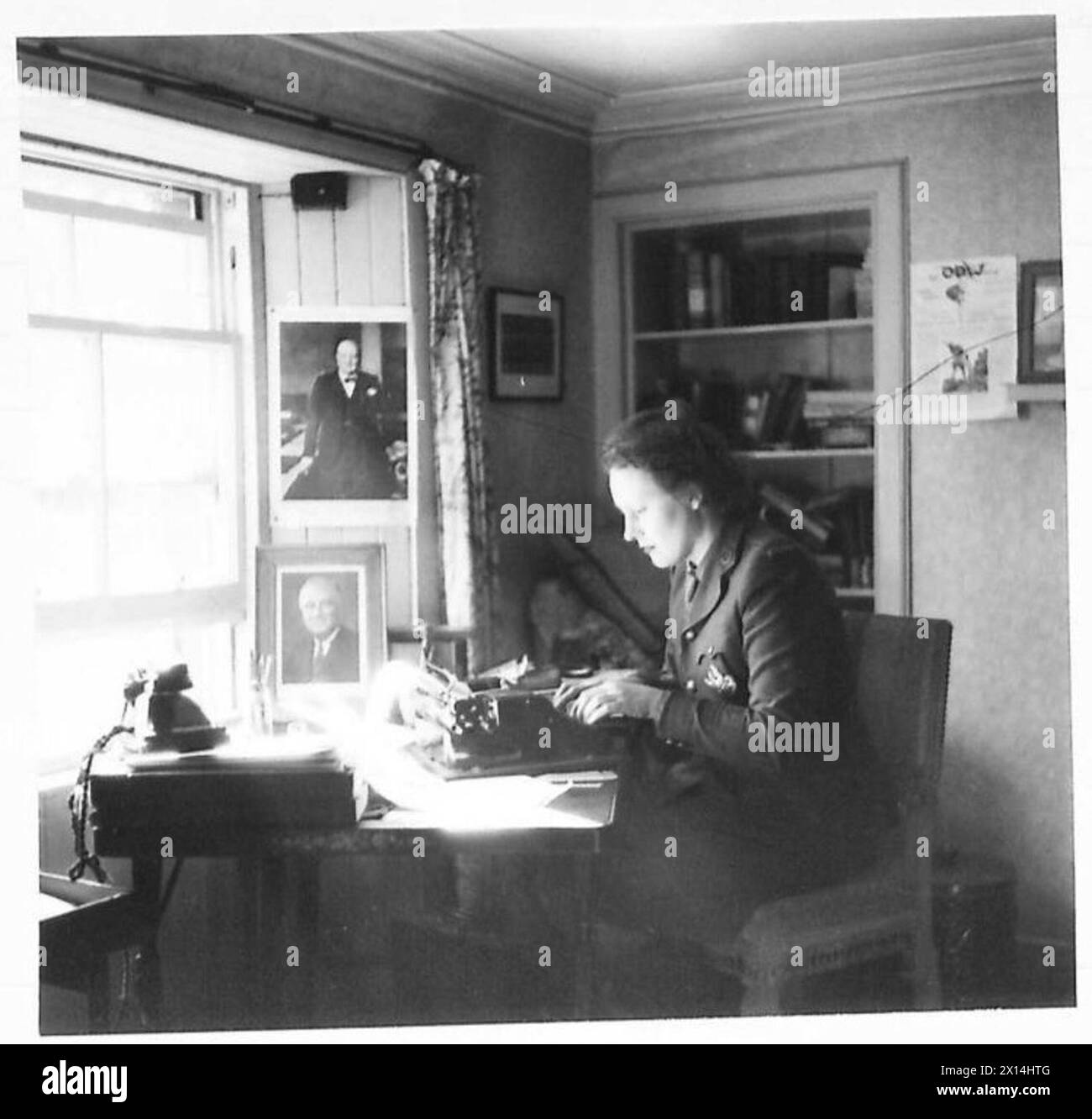 THE POLISH ARMY IN BRITAIN, 1940-1947 - Diana Napier was a well known actress and wife of Richard Tauber, the Austrian-born opera singer, in her private life. Diana Napier, a section commander of the First Aid Nursing Yeomanry (FANY) unit attached to the 1st Polish Corps, in her office at Cupar, 1 June 1941.The unit was presented with 62 ambulances from the USA in last 10 months. Mrs Napier was a creator of this medical unit and a first ambulance was a gift from her British Army, British Army, First Aid Nursing Yeomanry, Polish Army, Polish Armed Forces in the West, 1st Corps, Napier, Diana Stock Photo