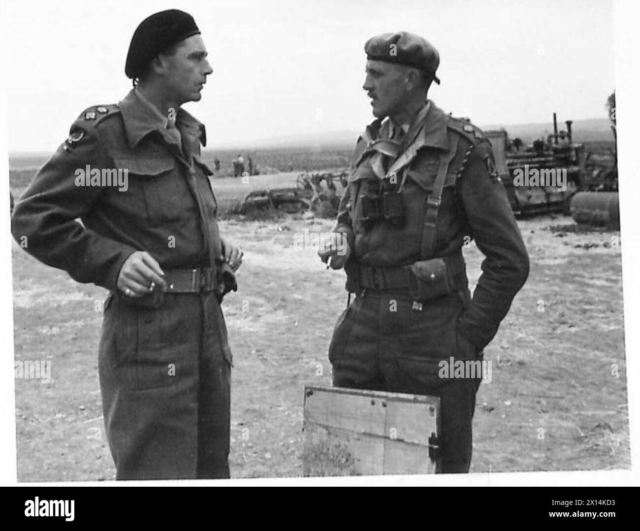 GENERAL ANDERSON GOC FIRST ARMY VISIT ARMOURED UNITS IN HIS COMMAND AT 46 DIVISIONAL HQ - Colonel Cotton (Recce) and Colonel Alexander (REME) , British Army Stock Photo