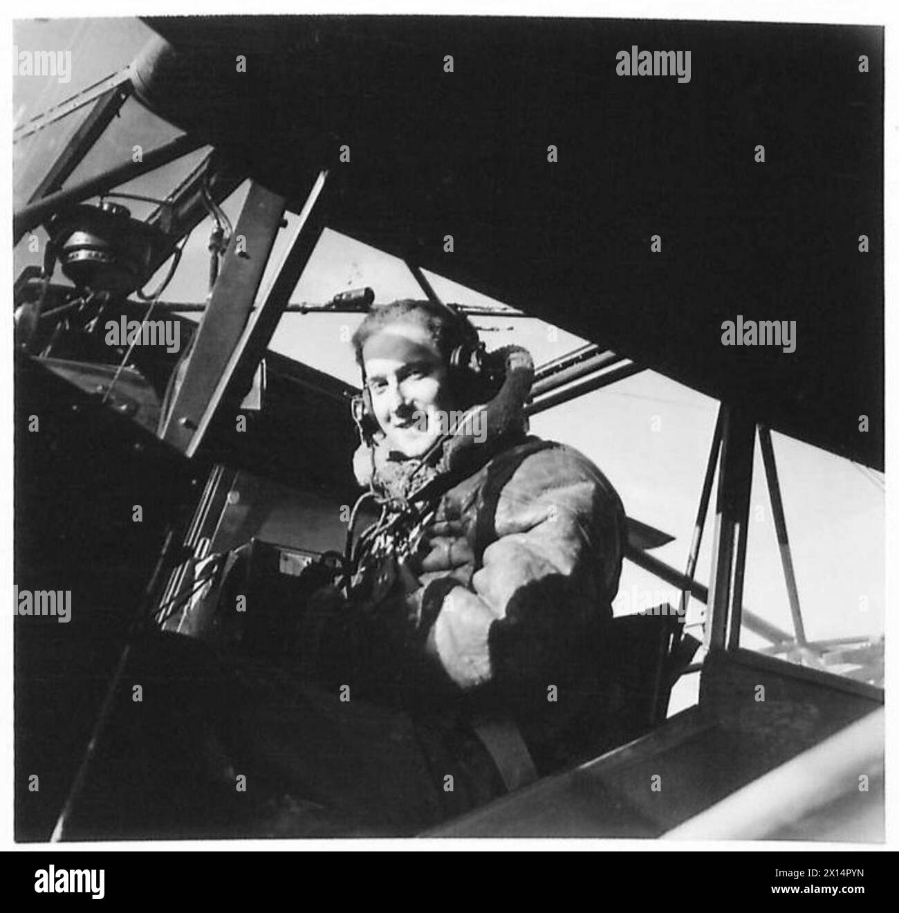Captain R.H. Symes-Thompson from Kenya serves with 654 A.O.P. Squadron in the Eighth Army, directing fire on enemy positions along the Gothic Line. Stock Photo