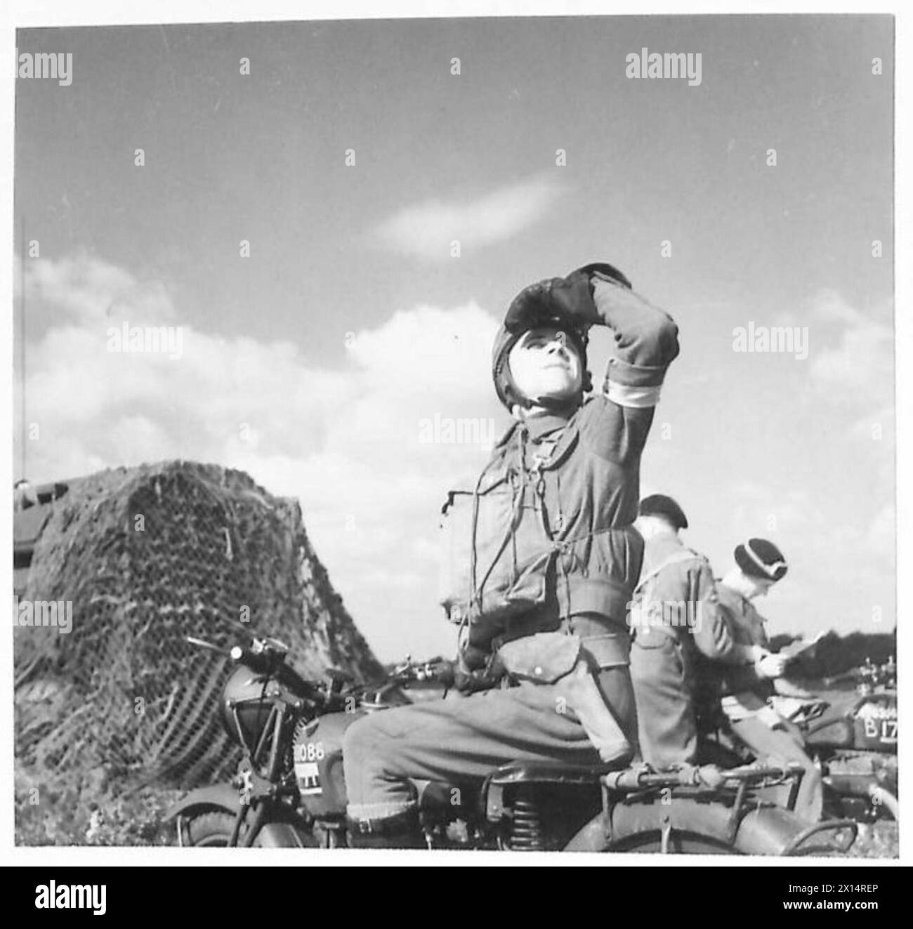 ROYAL CORPS OF SIGNALS CO-OPERATE WITH AN ARMOURED DIVISION - A ...