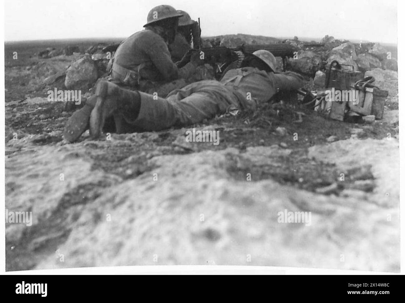 PICTURES TAKEN OUTSIDE DERNA - With a machine gun battalion. Pictures ...