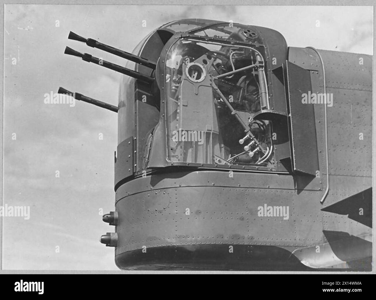 Command Field Gun Strategic bomber gun control hi-res stock photography and images - Alamy
