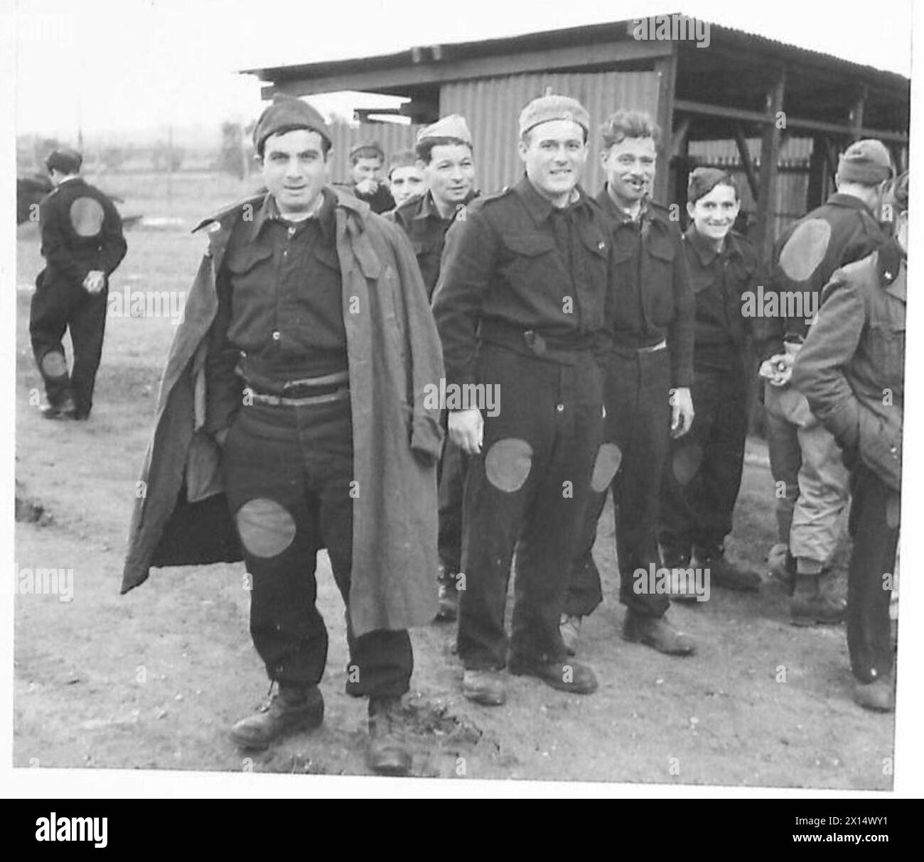 ITALIAN PRISONER OF WAR CAMP - These prisoners appear to be happy out of the war British Army Stock Photo