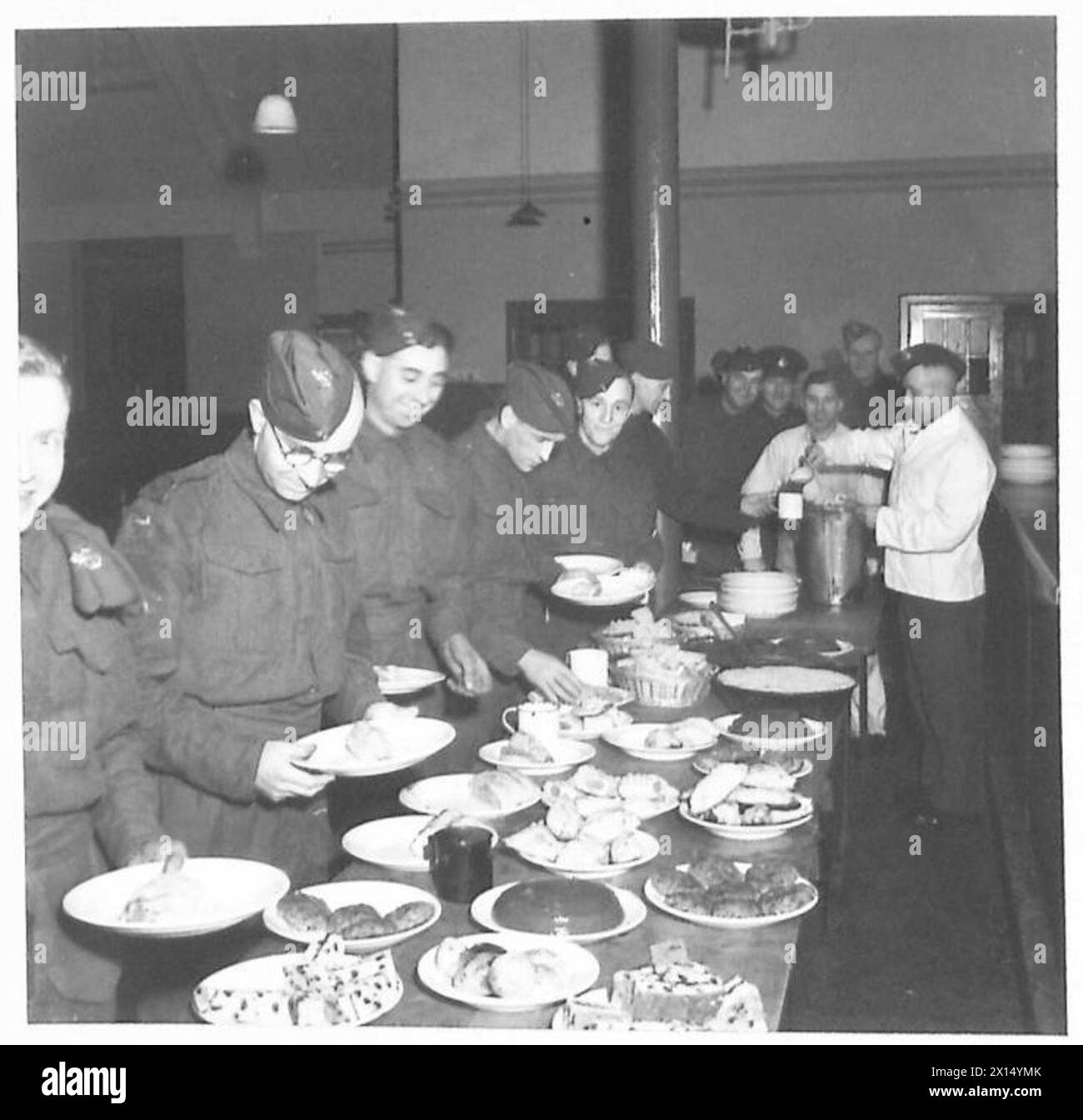 RUNNING BUFFET FOR TROOPS Troops serving themselves with food British
