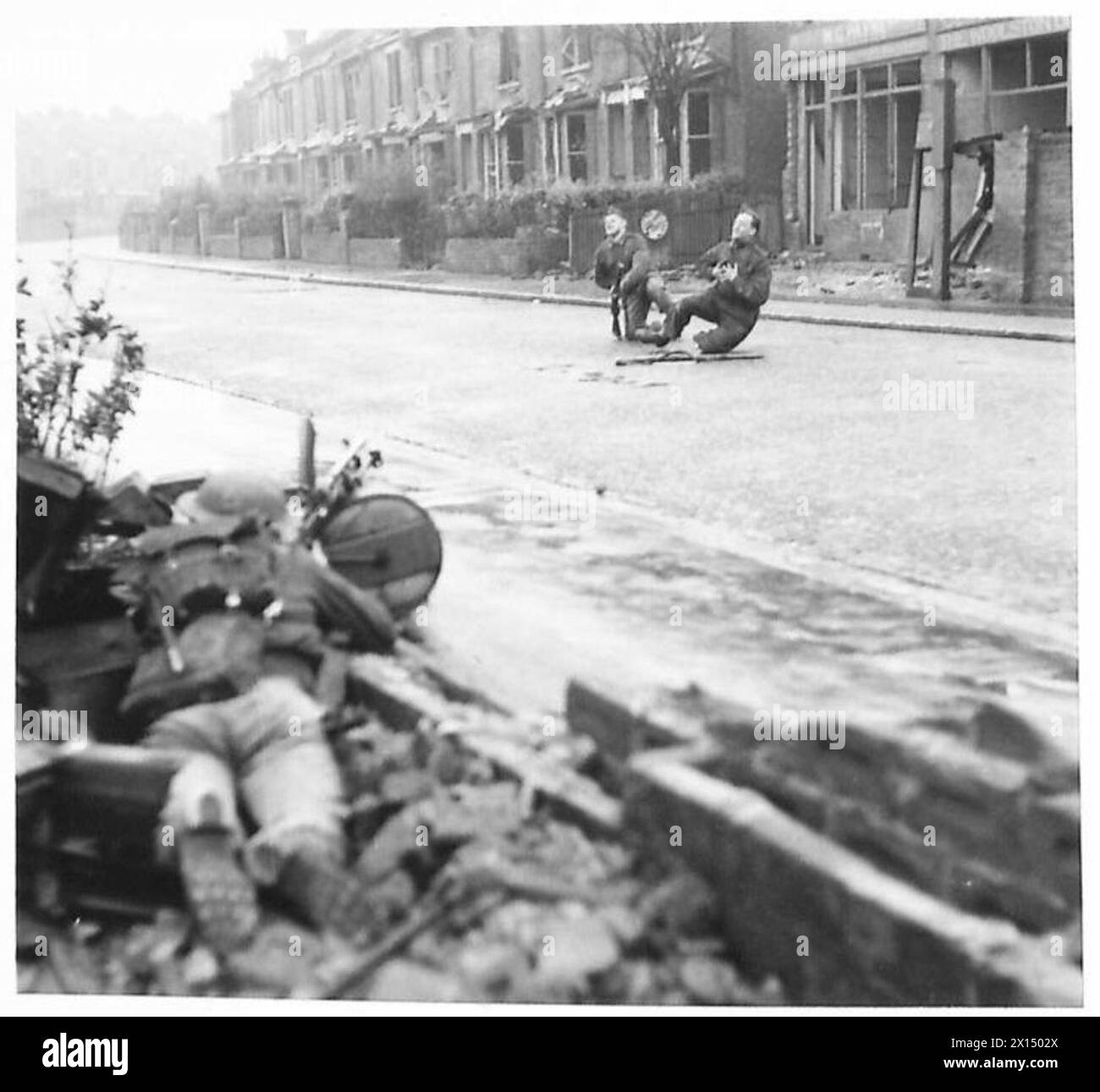 Fifi Rides Gunner Position Fires in the streets Black and White Stock Photos & Images - Alamy