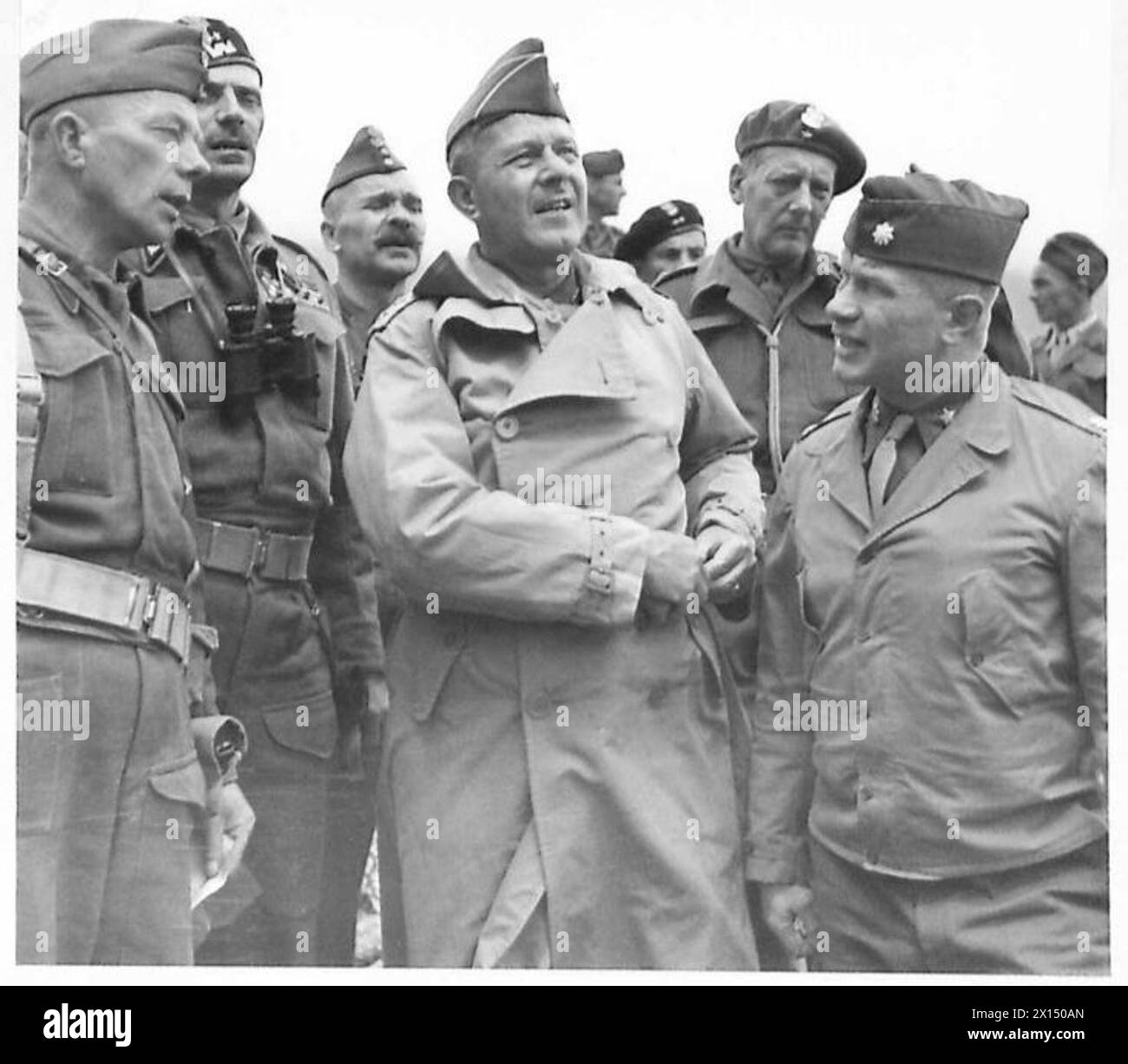 ALLIED ARMIES IN THE ITALIAN CAMPAIGN, 1943-1945 - From left to right in the foreground: unknown Polish officer, General Władysław Anders, the CO of the 2nd Corps, General Nikodem Sulik, the CO of the 5th Kresowa Division (with a moustache), General Jacob Devers, the Deputy Supreme Allied Commander of the Mediterranean Theatre, Lieutenant Eugeniusz Lubomirski, General Anders' adjutant and unknown American officer pause for a rest when climbing to an observation post to watch a small scale exercise by Polish infantry (probably soldiers of the 6th 'Lwów' Infantry Brigade).Photograph taken during Stock Photo