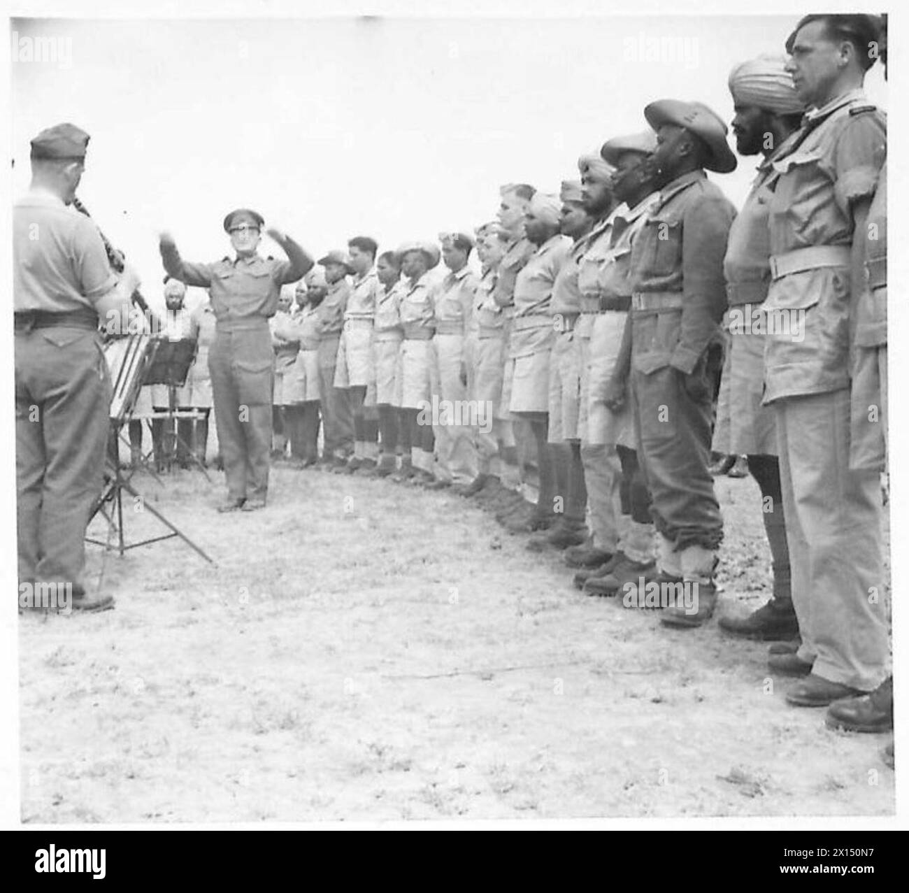 ITALY : ALLIED PIONEERS MEET - The pioneers stand to attention during the playing of the National Anthem British Army Stock Photo