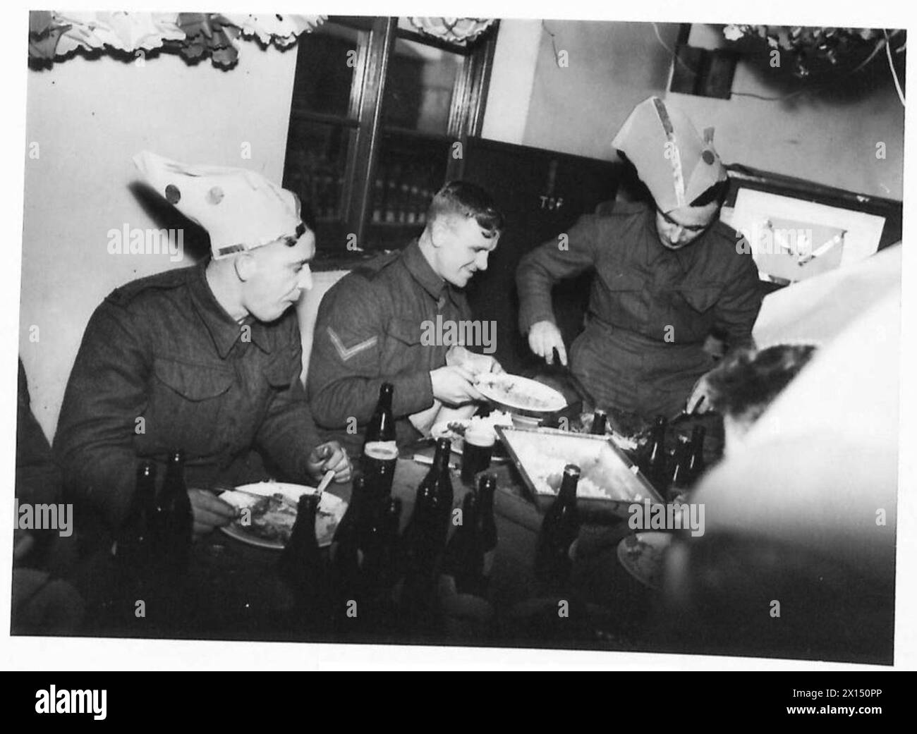 Daily life in wwii Black and White Stock Photos & Images - Alamy