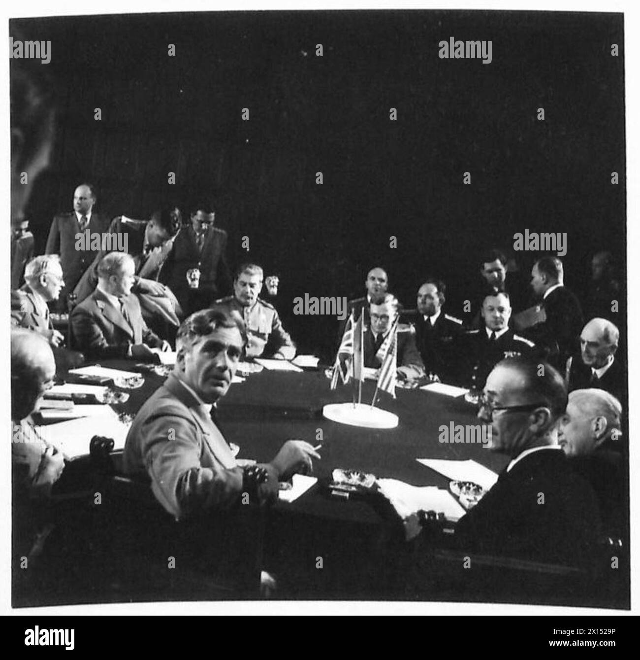 M.MOLOTOV AND M.VYSHINSKY VISIT MR. EDE - Scenes in the conference room showing the VIPs seated round the conference table British Army, 21st Army Group Stock Photo
