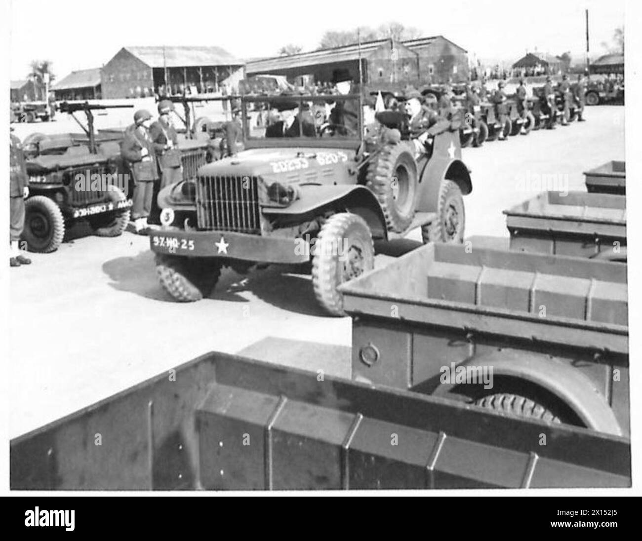 PRIME MINISTER VISITS AMERICAN TROOPS - The Prime Minister driving round ina Jeep and inspecting equipment and vehicles British Army Stock Photo