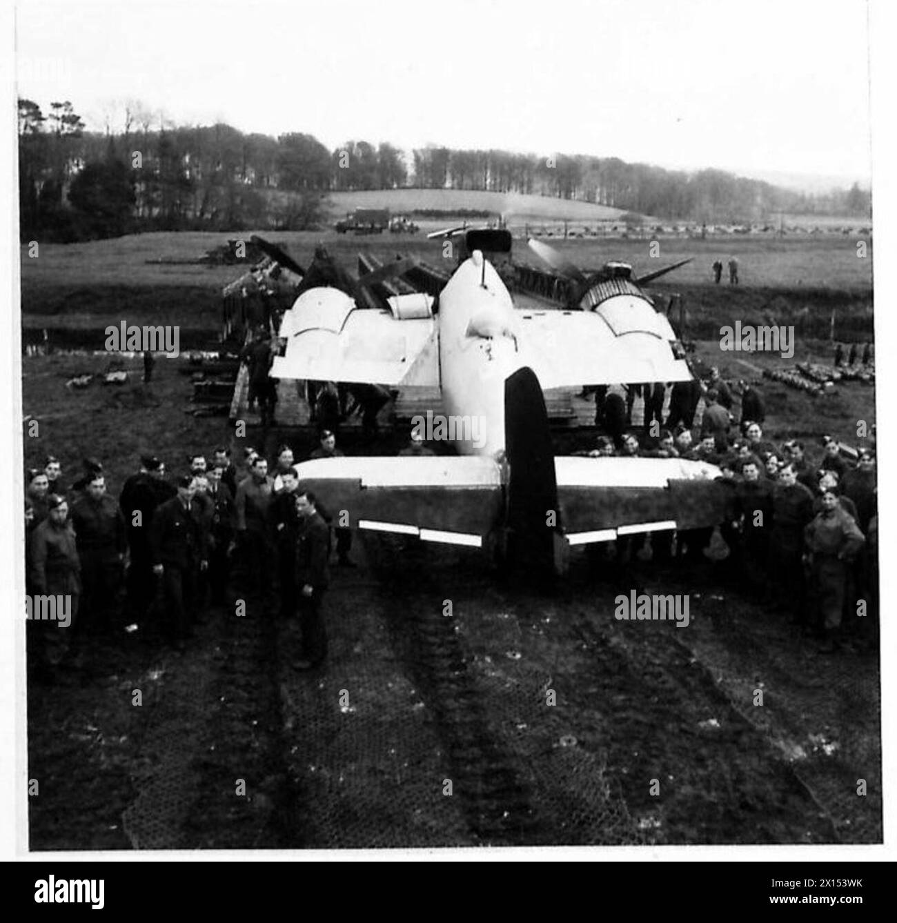 YOUNG SOLDIERS TRAIN UNDER MODERN WARFARE CONDITIONS Troops wearing