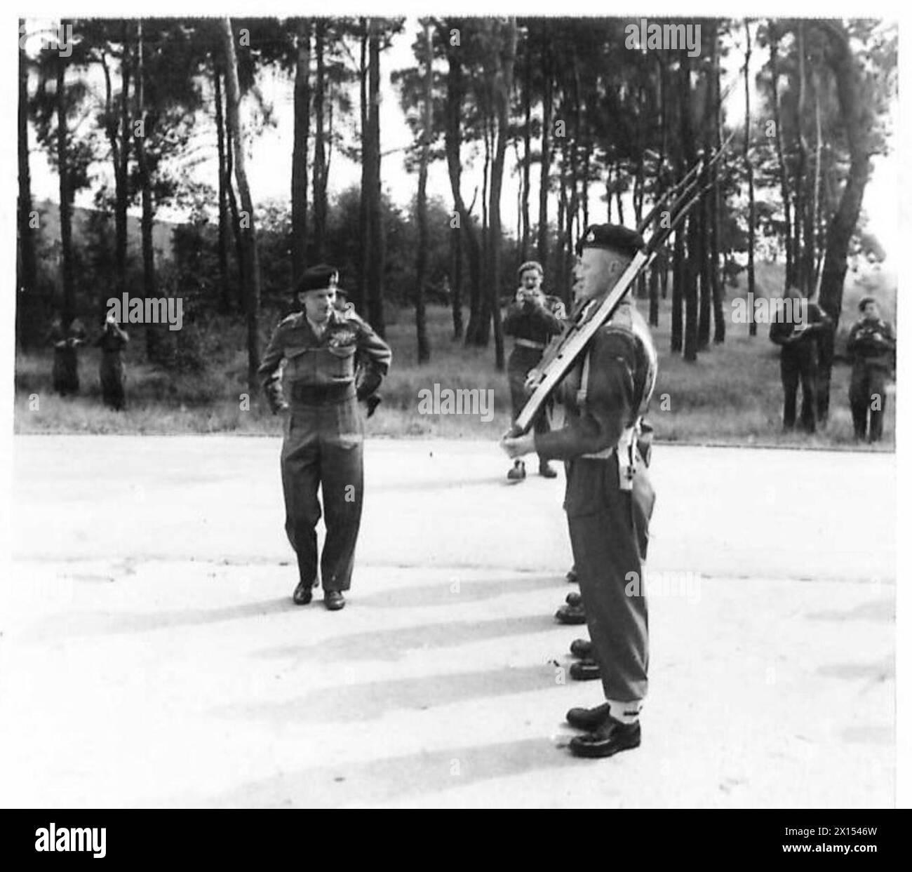 INVESTITURE BY THE CINC AT THE 53RD WELSH DIVISION The CinC inspecting the guard of honour